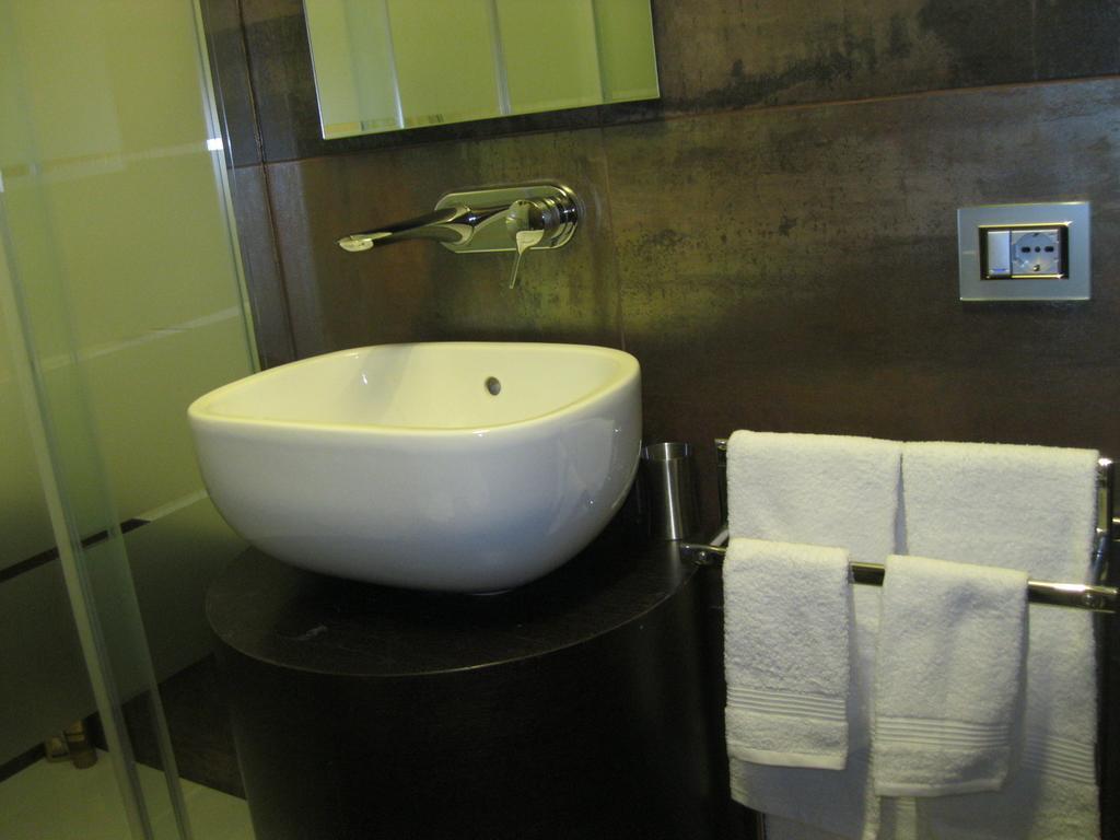 A14 Business Suite Sesto San Giovanni Camera foto