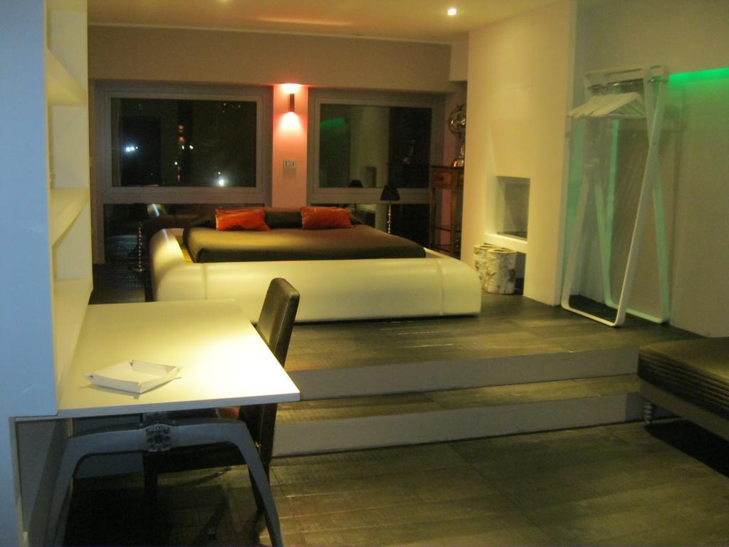 A14 Business Suite Sesto San Giovanni Camera foto