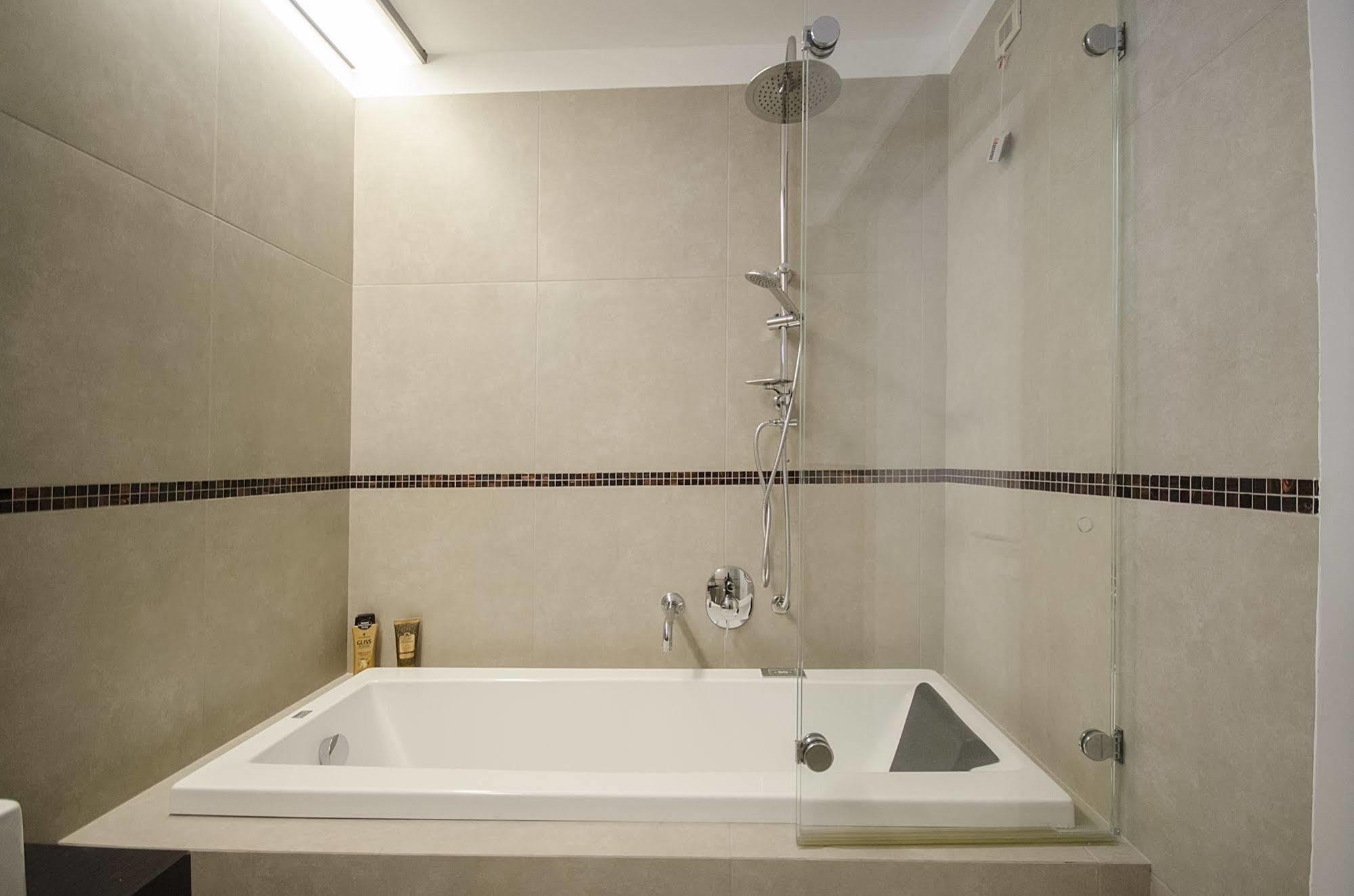A14 Business Suite Sesto San Giovanni Esterno foto
